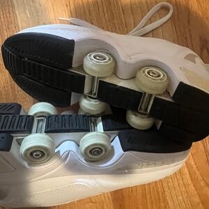 Womens transformable roller sneaker  size 9 US (39.5 EUR)